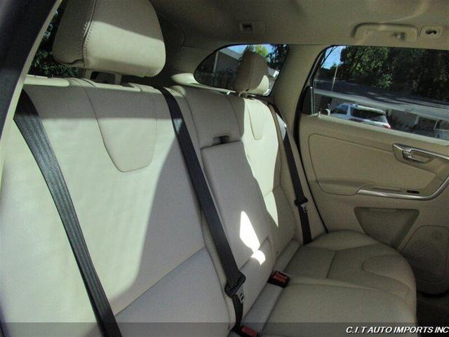 Photo of 2016 Tan Volvo XC60