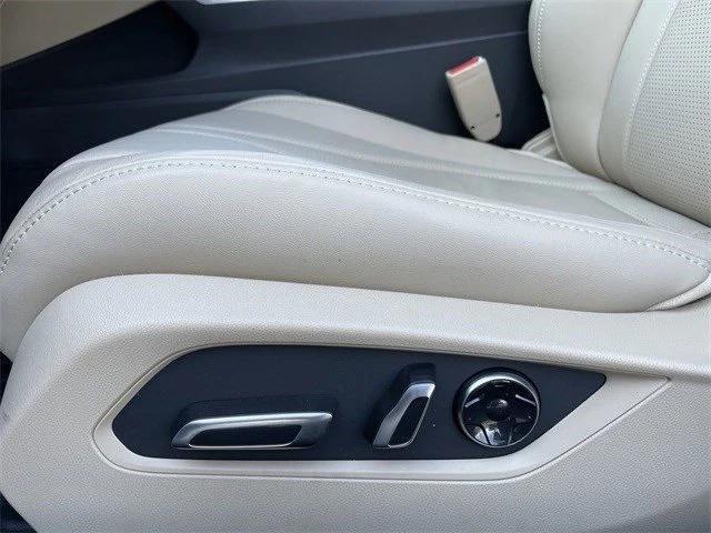 Photo of 2025 Platinum White Pearl Acura TLX
