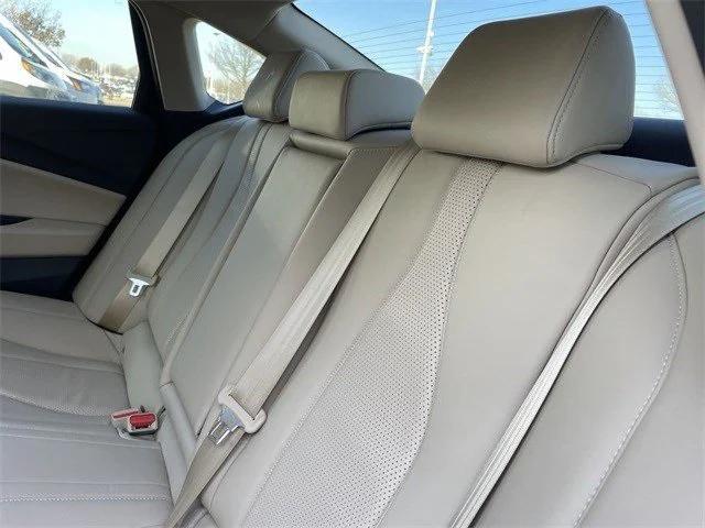 Photo of 2025 Platinum White Pearl Acura TLX