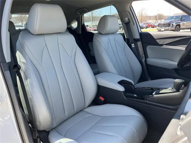 Photo of 2025 Platinum White Pearl Acura Integra