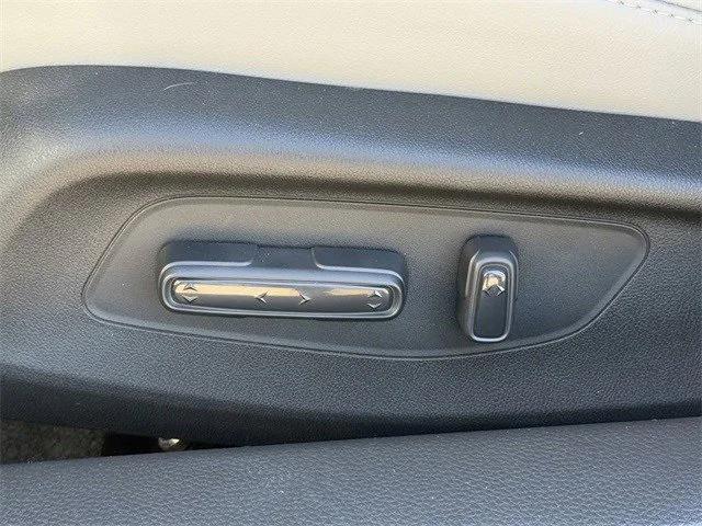 Photo of 2025 Platinum White Pearl Acura Integra