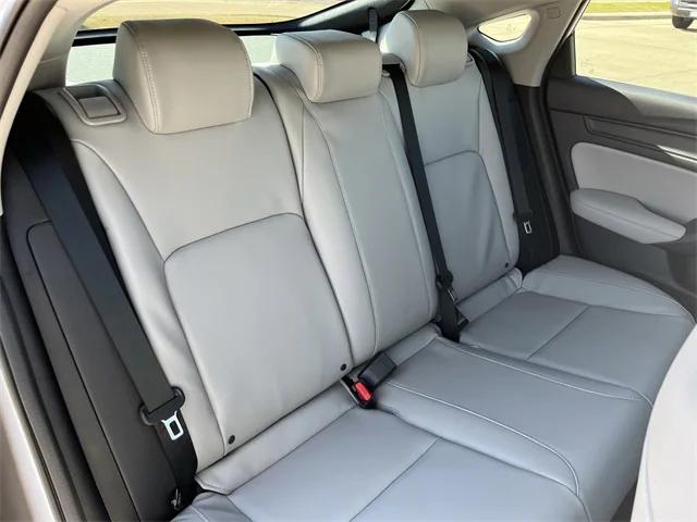Photo of 2025 Platinum White Pearl Acura Integra