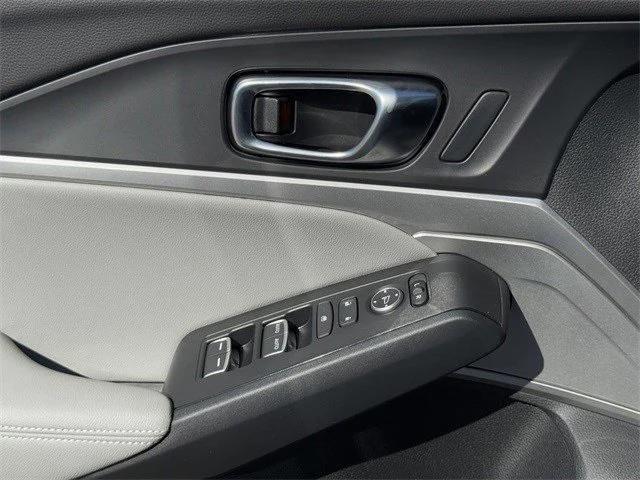 Photo of 2025 Platinum White Pearl Acura Integra