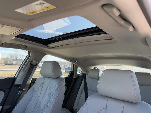Photo of 2025 Platinum White Pearl Acura Integra
