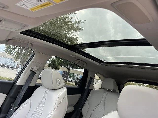 Photo of 2025 Platinum White Pearl Acura RDX