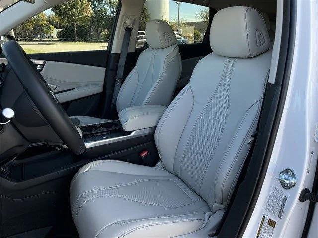 Photo of 2025 Platinum White Pearl Acura RDX