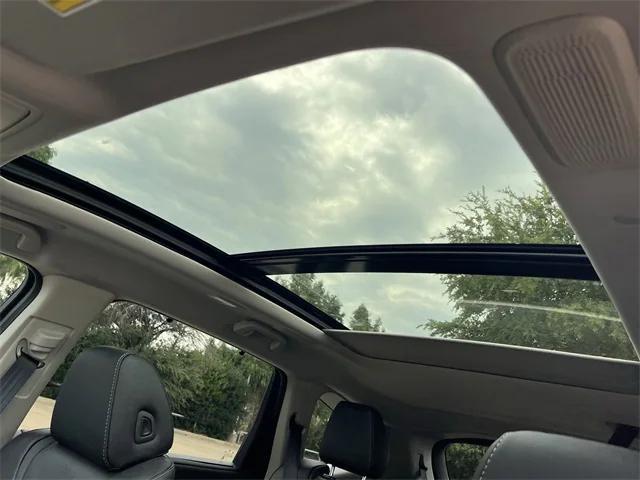 Photo of 2026 Solar Silver Metallic Acura MDX