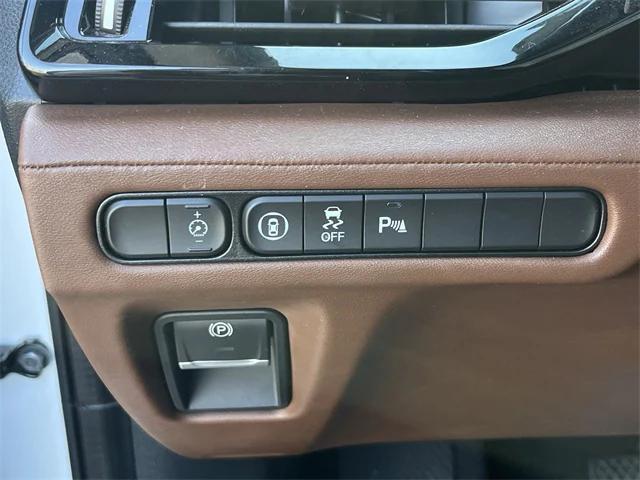 Photo of 2024 Platinum White Pearl Acura MDX