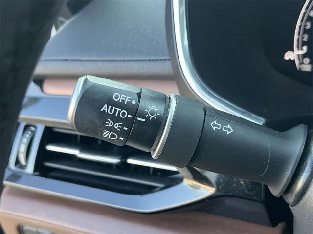 Photo of 2024 Platinum White Pearl Acura MDX
