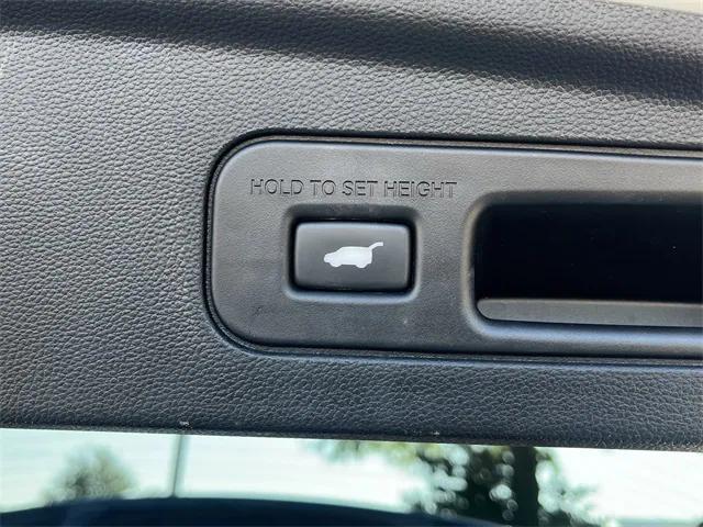 Photo of 2024 Platinum White Pearl Acura MDX
