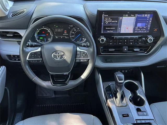 Photo of 2021 Magnetic Gray Metallic Toyota Highlander Hybrid