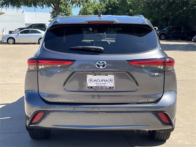 Photo of 2021 Magnetic Gray Metallic Toyota Highlander Hybrid