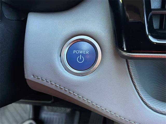 Photo of 2021 Magnetic Gray Metallic Toyota Highlander Hybrid