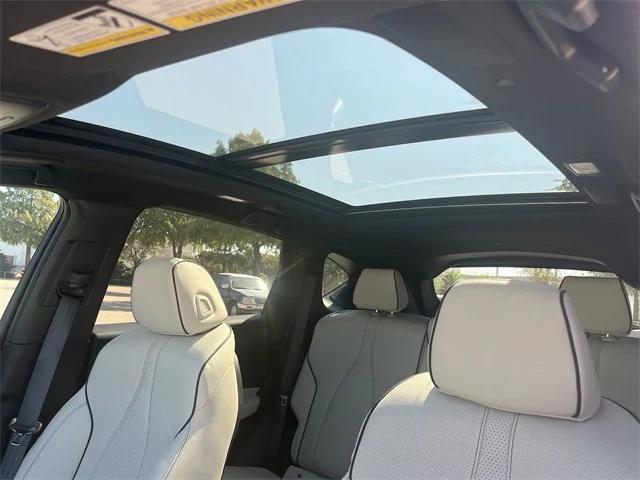 Photo of 2025 Platinum White Pearl Acura RDX
