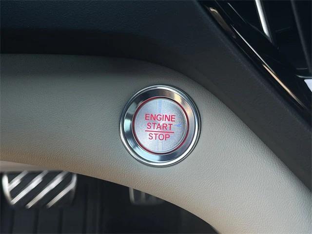 Photo of 2025 Platinum White Pearl Acura RDX