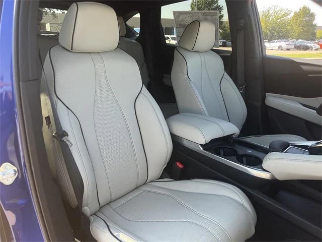 Photo of 2025 Platinum White Pearl Acura RDX