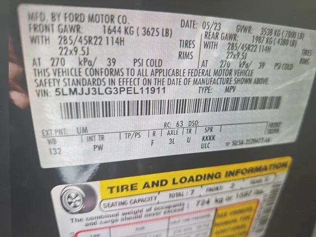 Photo of 2023 Infinite Black Metallic Clearcoat Lincoln Navigator