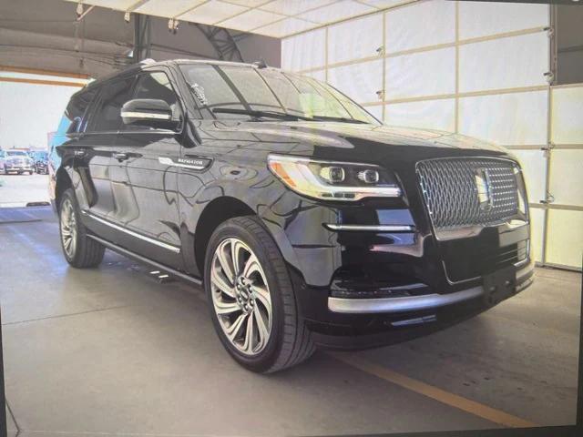 Photo of 2023 Infinite Black Metallic Clearcoat Lincoln Navigator