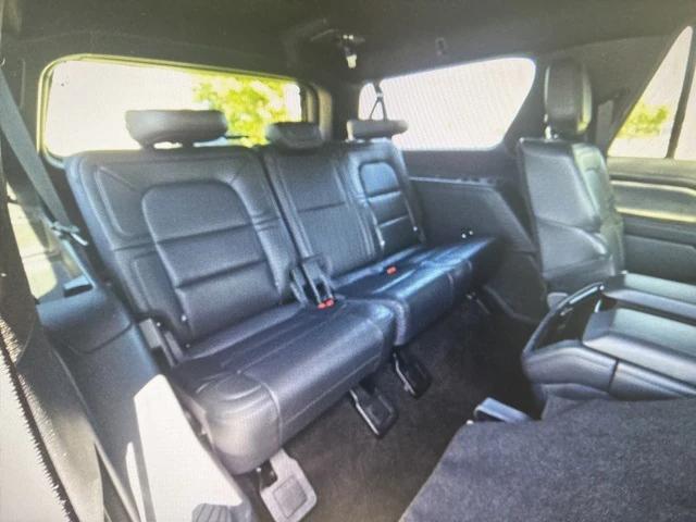 Photo of 2023 Infinite Black Metallic Clearcoat Lincoln Navigator