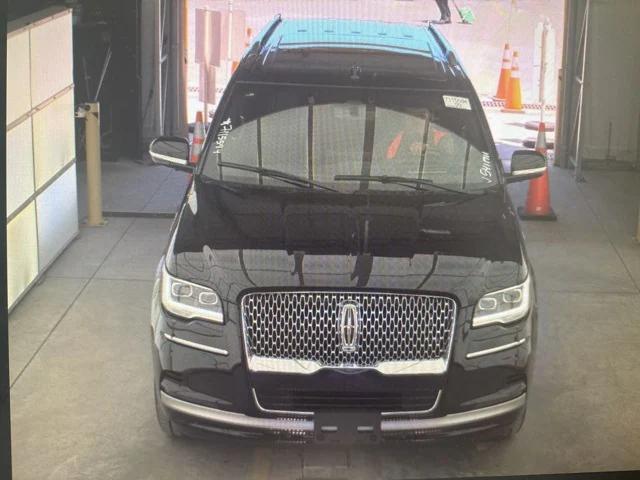 Photo of 2023 Infinite Black Metallic Clearcoat Lincoln Navigator