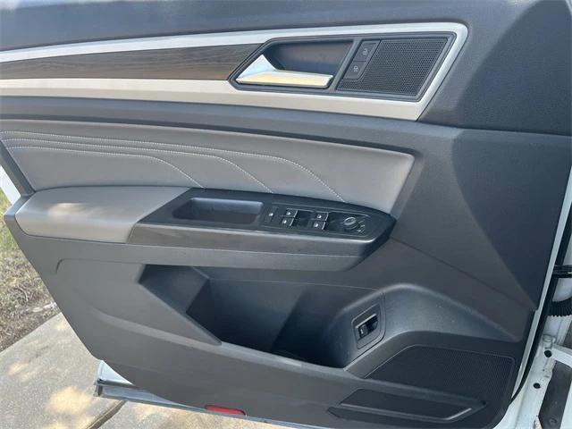 Photo of 2021 Pure White Volkswagen Atlas