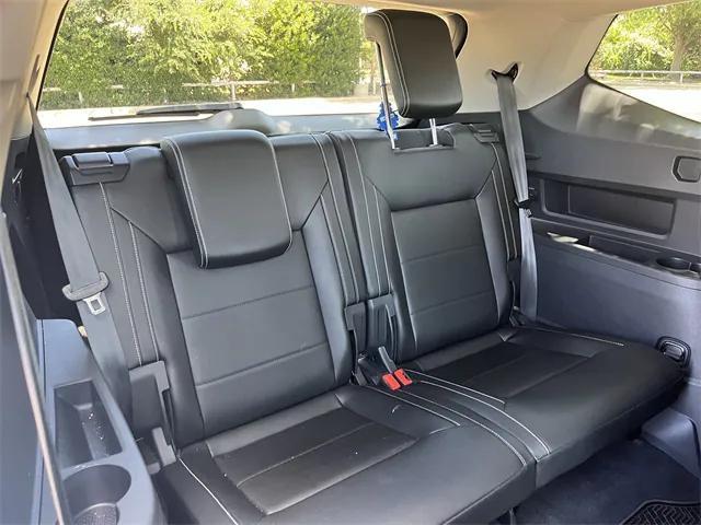 Photo of 2021 Pure White Volkswagen Atlas