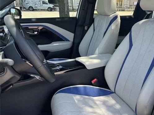 Photo of 2025 Platinum White Pearl Acura ADX