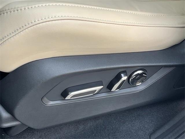 Photo of 2026 Platinum White Pearl Acura MDX