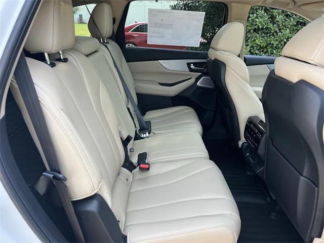 Photo of 2026 Platinum White Pearl Acura MDX