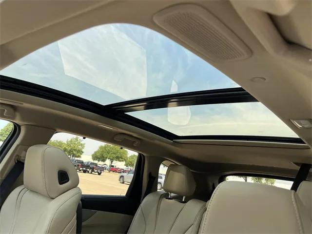 Photo of 2026 Platinum White Pearl Acura MDX