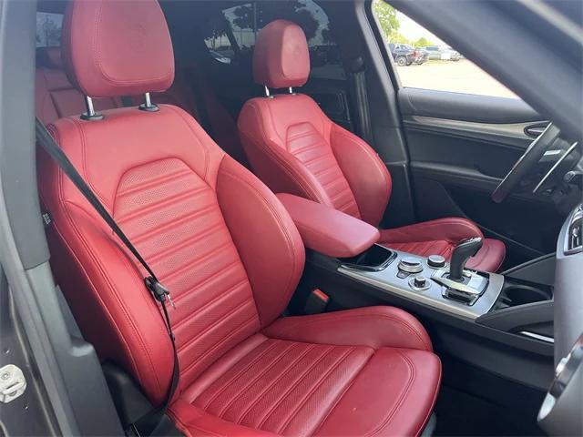 Photo of 2024 Vesuvio Gray Metallic Alfa Romeo Stelvio