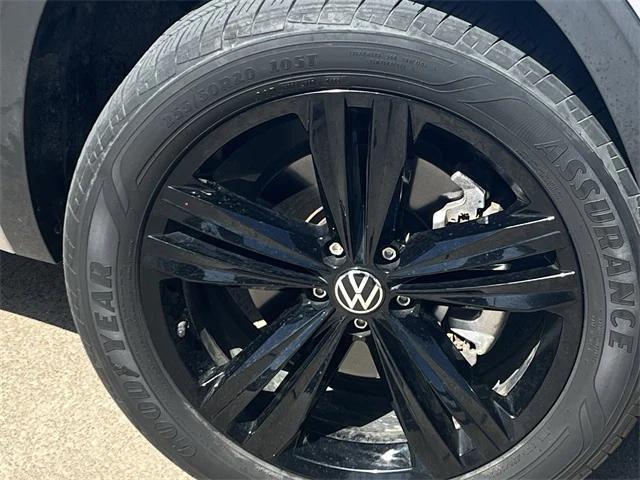 Photo of 2023 Pyrite Silver Metallic Volkswagen Atlas Cross Sport