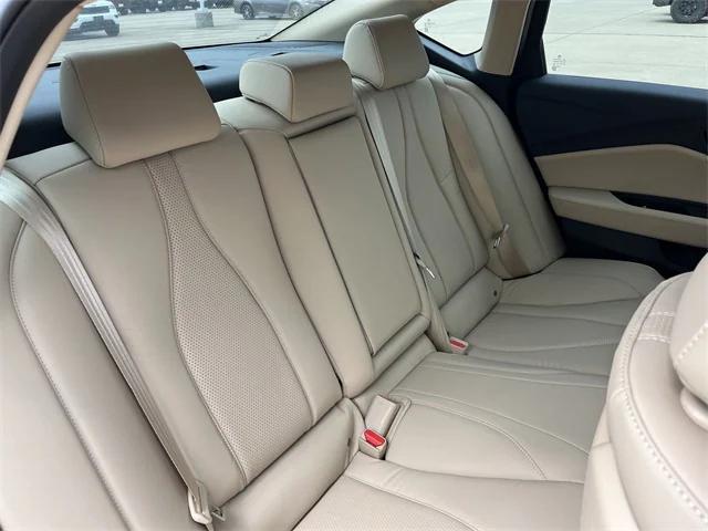 Photo of 2025 Platinum White Pearl Acura TLX