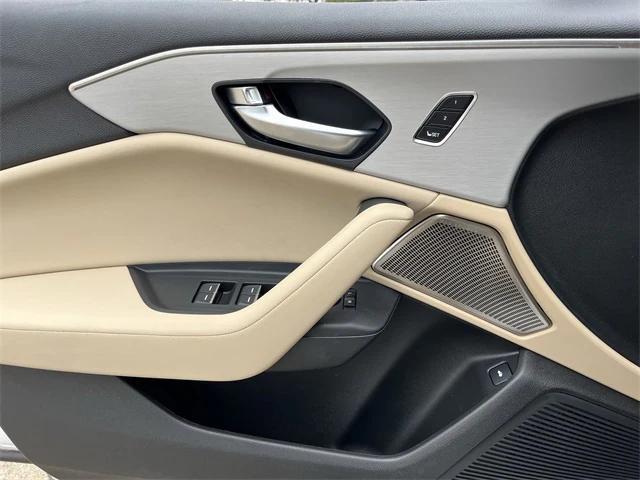 Photo of 2025 Platinum White Pearl Acura TLX