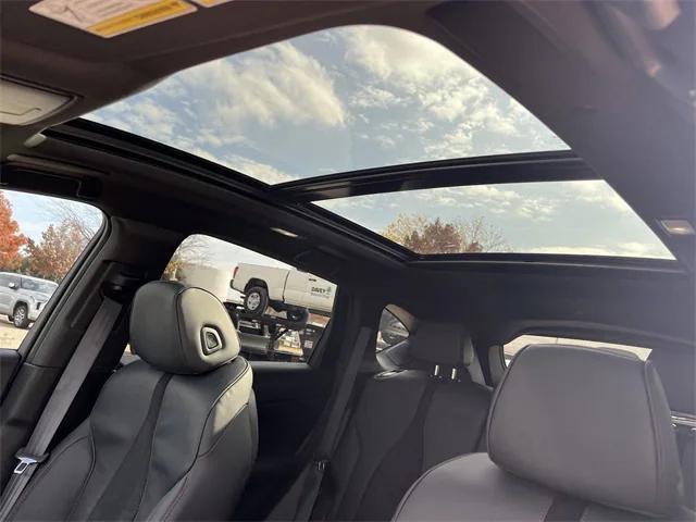 Photo of 2025 Platinum White Pearl Acura RDX