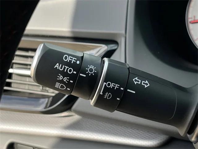 Photo of 2025 Platinum White Pearl Acura RDX