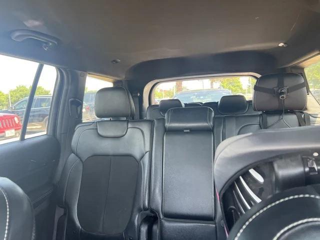 Photo of 2023 Diamond Black Crystal Pearlcoat Jeep Grand Cherokee L