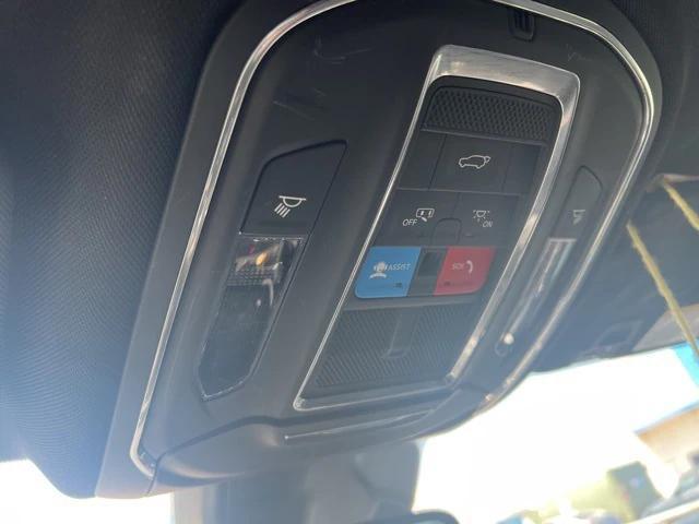 Photo of 2023 Diamond Black Crystal Pearlcoat Jeep Grand Cherokee L