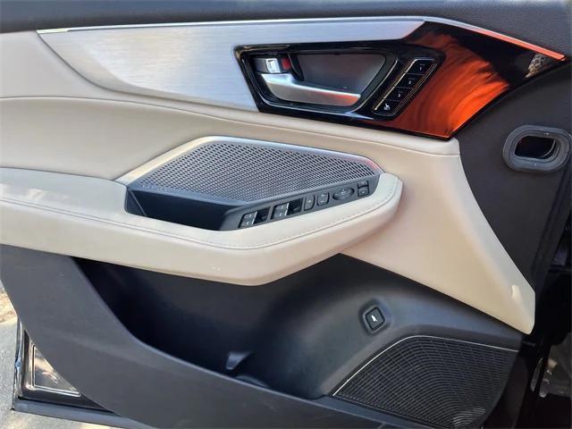 Photo of 2022 Majestic Black Pearl Acura MDX