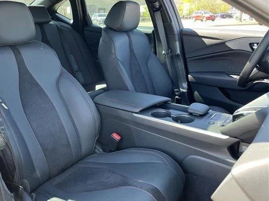 Photo of 2025 Platinum White Pearl Acura TLX