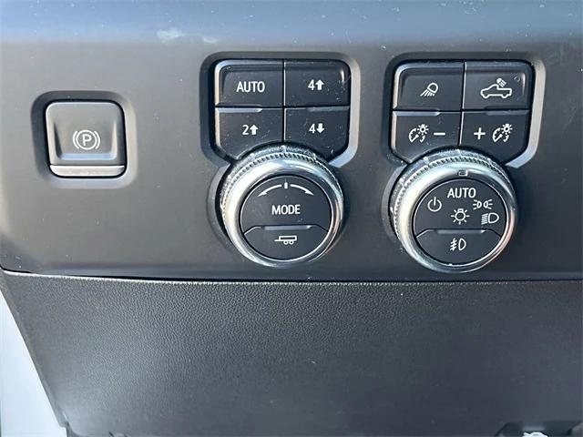Photo of 2024 White Frost Tricoat GMC Sierra 3500