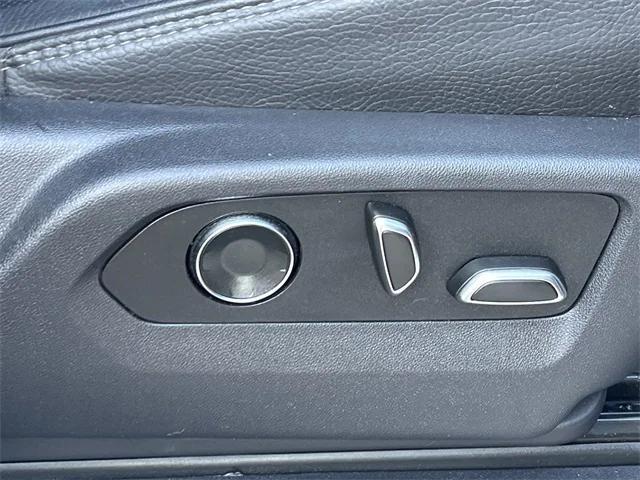 Photo of 2024 White Frost Tricoat GMC Sierra 3500
