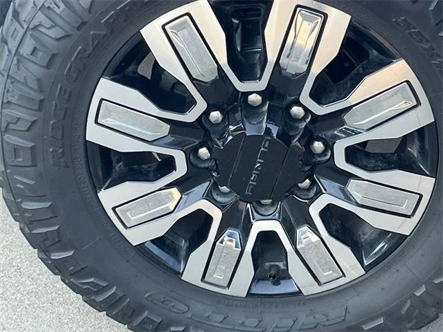 Photo of 2024 White Frost Tricoat GMC Sierra 3500