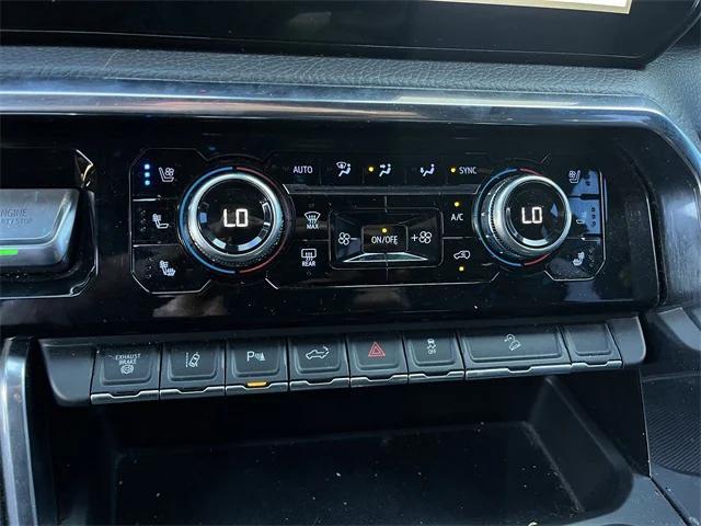 Photo of 2024 White Frost Tricoat GMC Sierra 3500