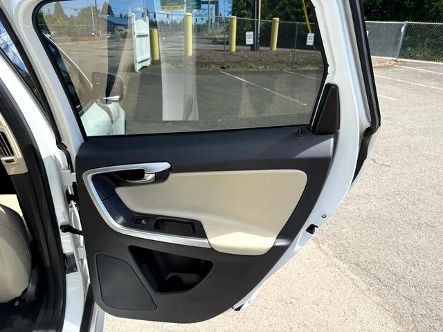 Photo of 2011 Ice White Volvo XC60