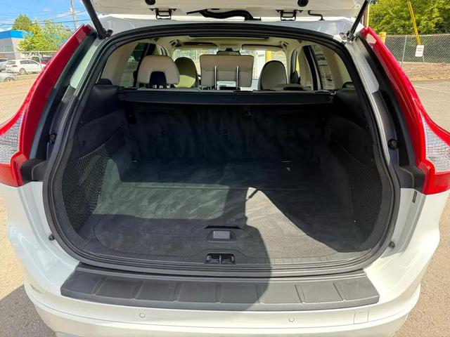 Photo of 2011 Ice White Volvo XC60