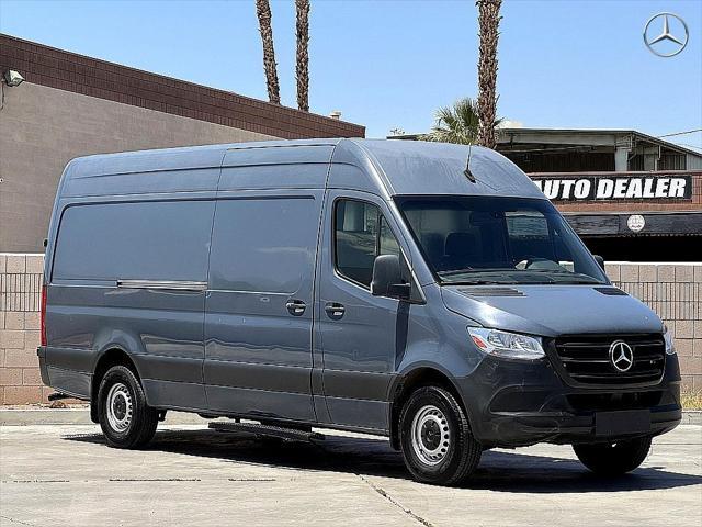 Photo of 2019 Pewter Mercedes-Benz Sprinter 2500