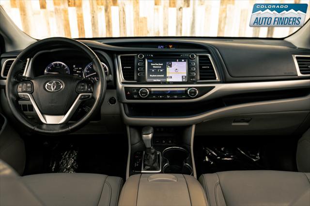 Photo of 2017 Celestial Silver Metallic Toyota Highlander