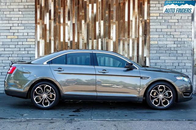 Photo of 2018 Magnetic Metallic Ford Taurus