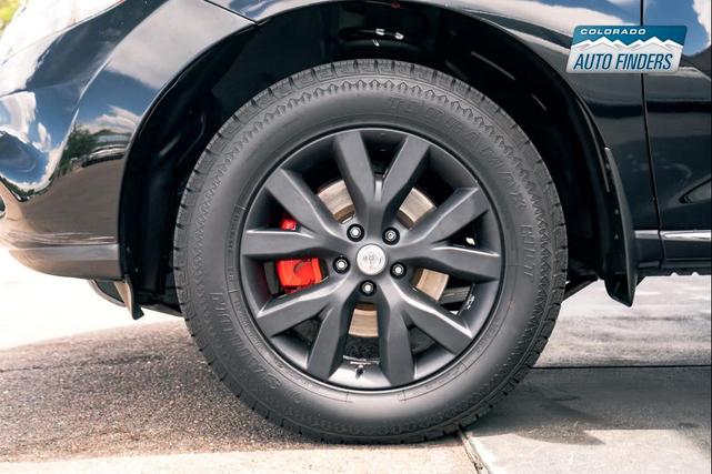 Photo of 2014 Super Black Nissan Murano